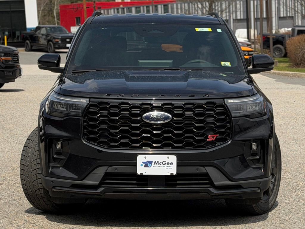 Used 2025 Ford Explorer ST AWD/4WD image 2