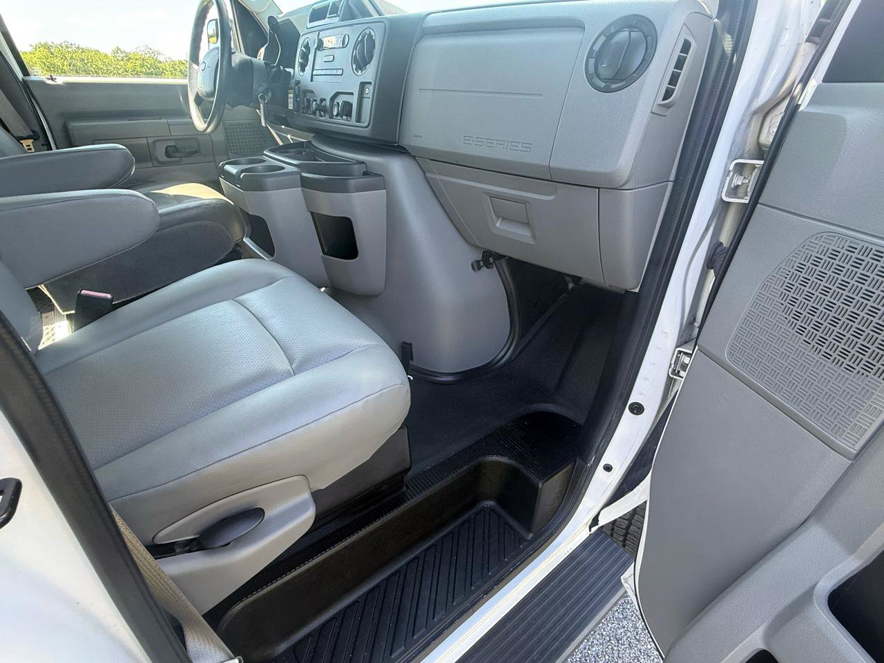 Used 2012 Ford E-250 and Econoline 250 w/ PWR Group RWD image 25