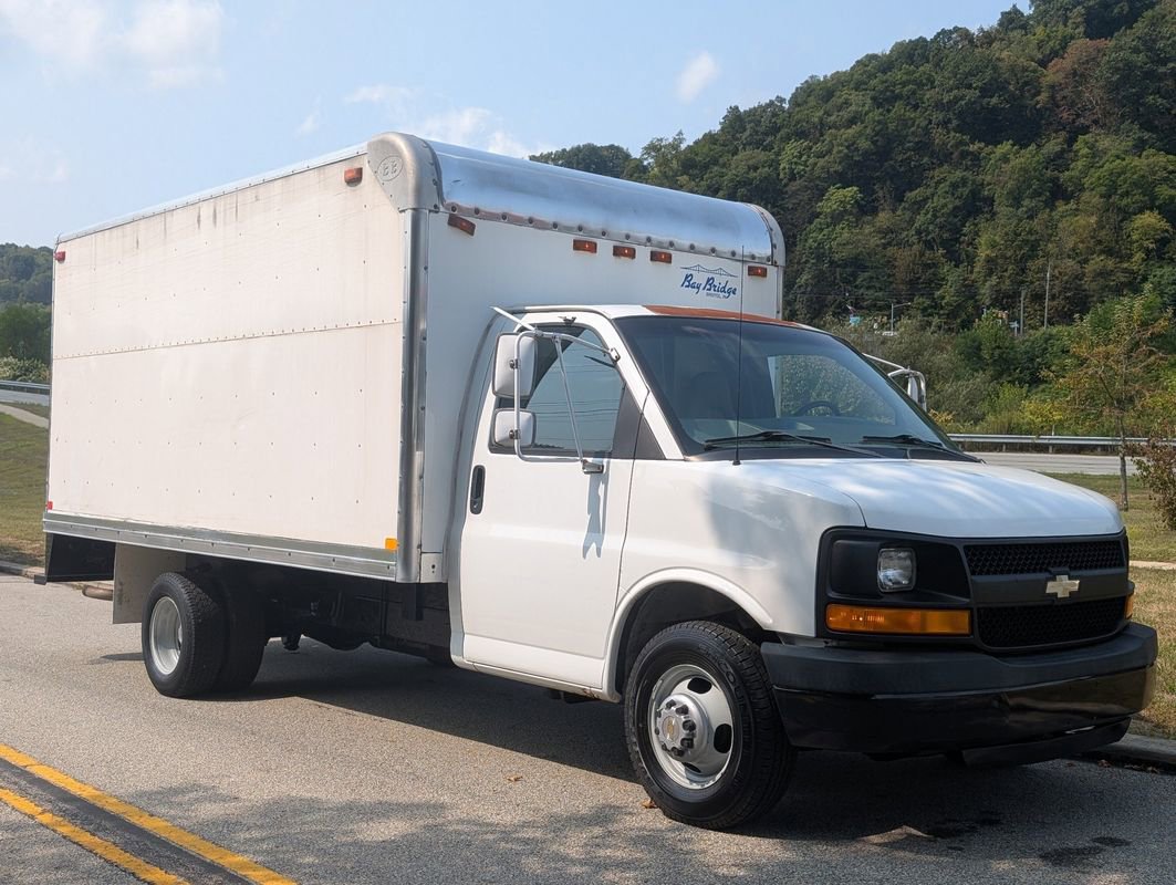 Used 2004 Chevrolet Express 3500 image 2