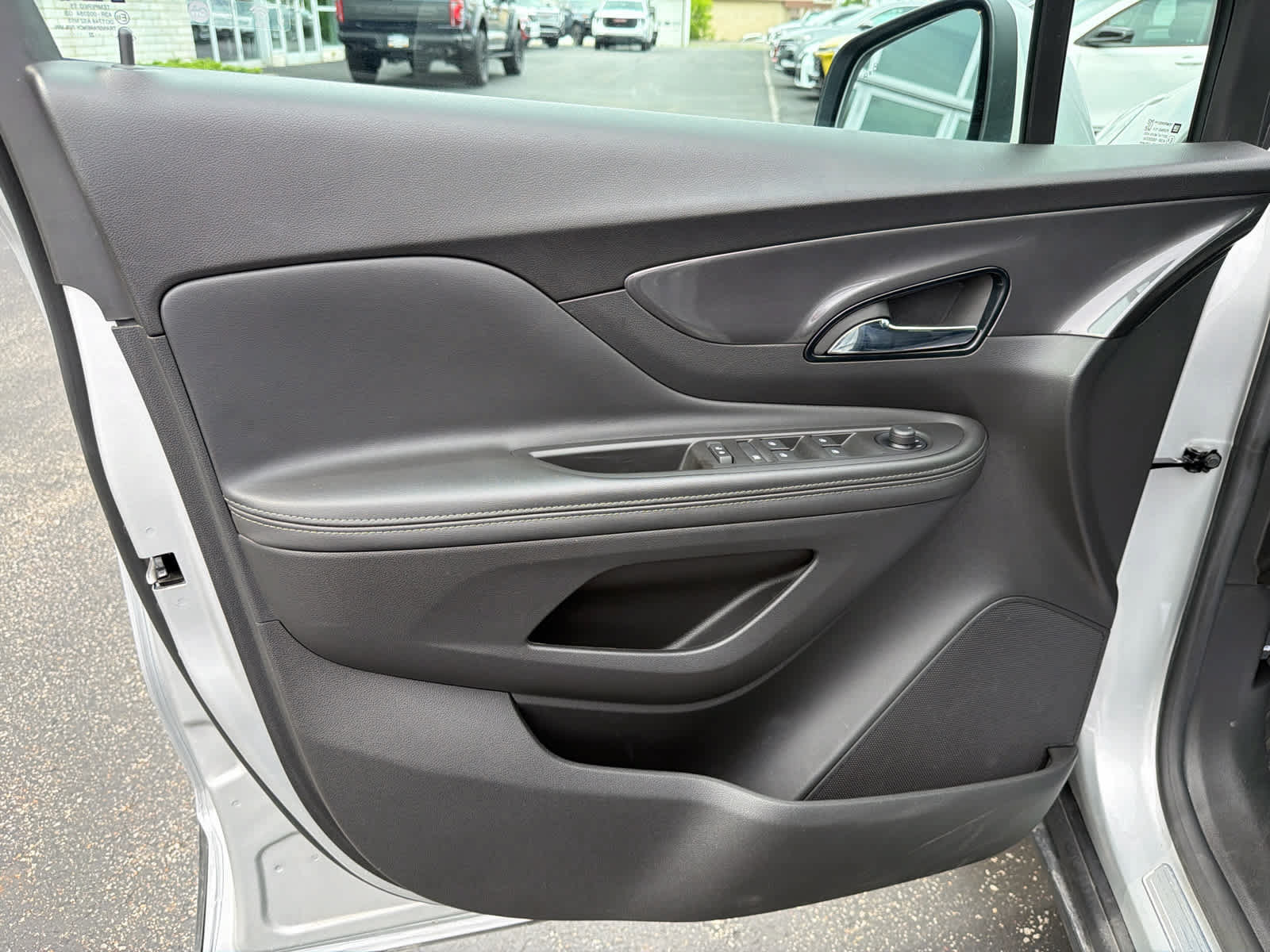 Used 2022 Buick Encore Preferred w/ Safety Package AWD/4WD image 21
