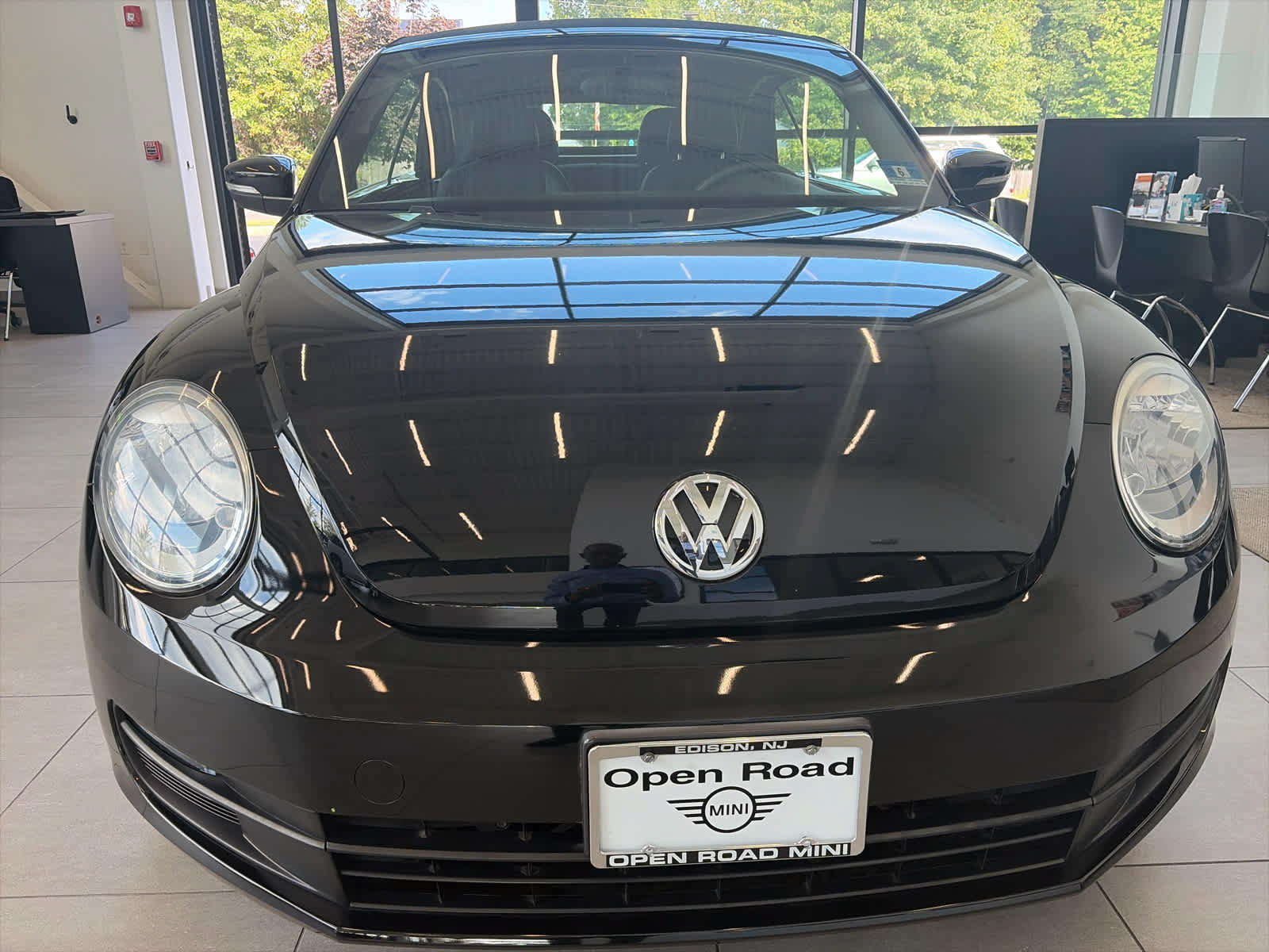 Used 2014 Volkswagen Beetle 2.5 FWD image 2