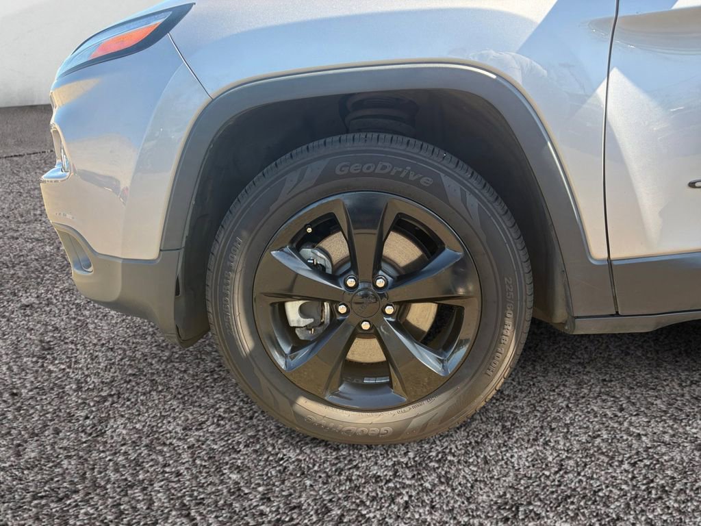 Used 2018 Jeep Cherokee Latitude w/ Altitude Package image 9