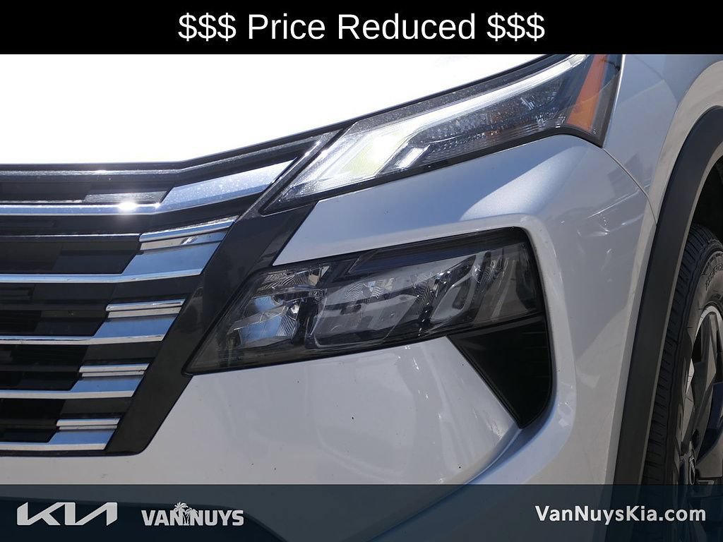 Used 2024 Nissan Rogue SV FWD image 37