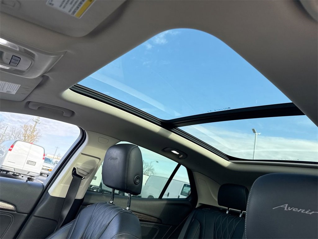 Used 2022 Buick Envision Avenir w/ Technology Package II image 22
