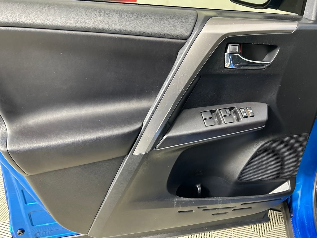 Used 2018 Toyota RAV4 XLE image 10