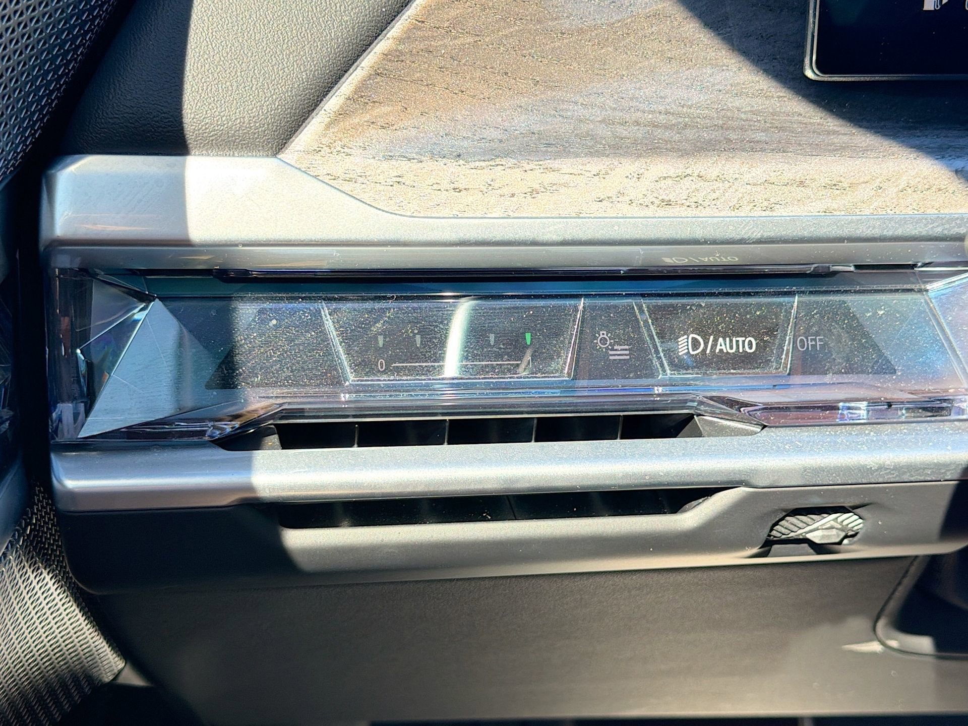 Certified 2025 BMW 740i image 36