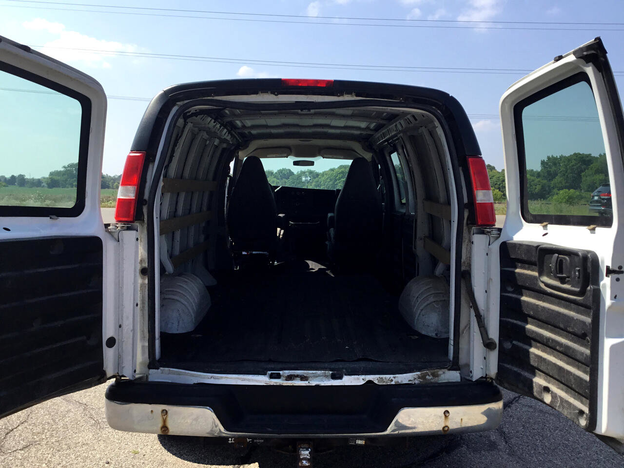 Used 2017 GMC Savana 2500 image 19