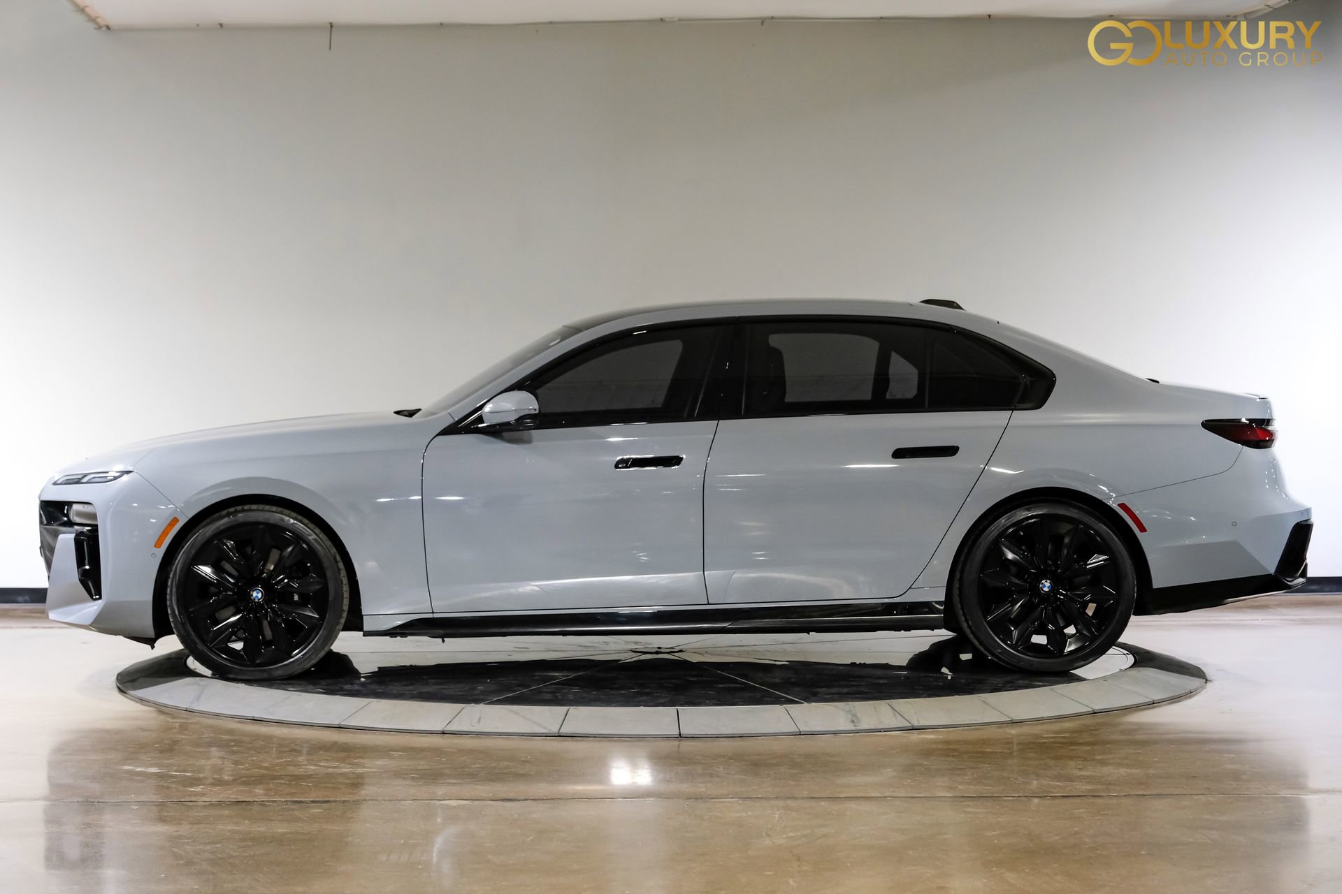 Used 2023 BMW 740i image 13