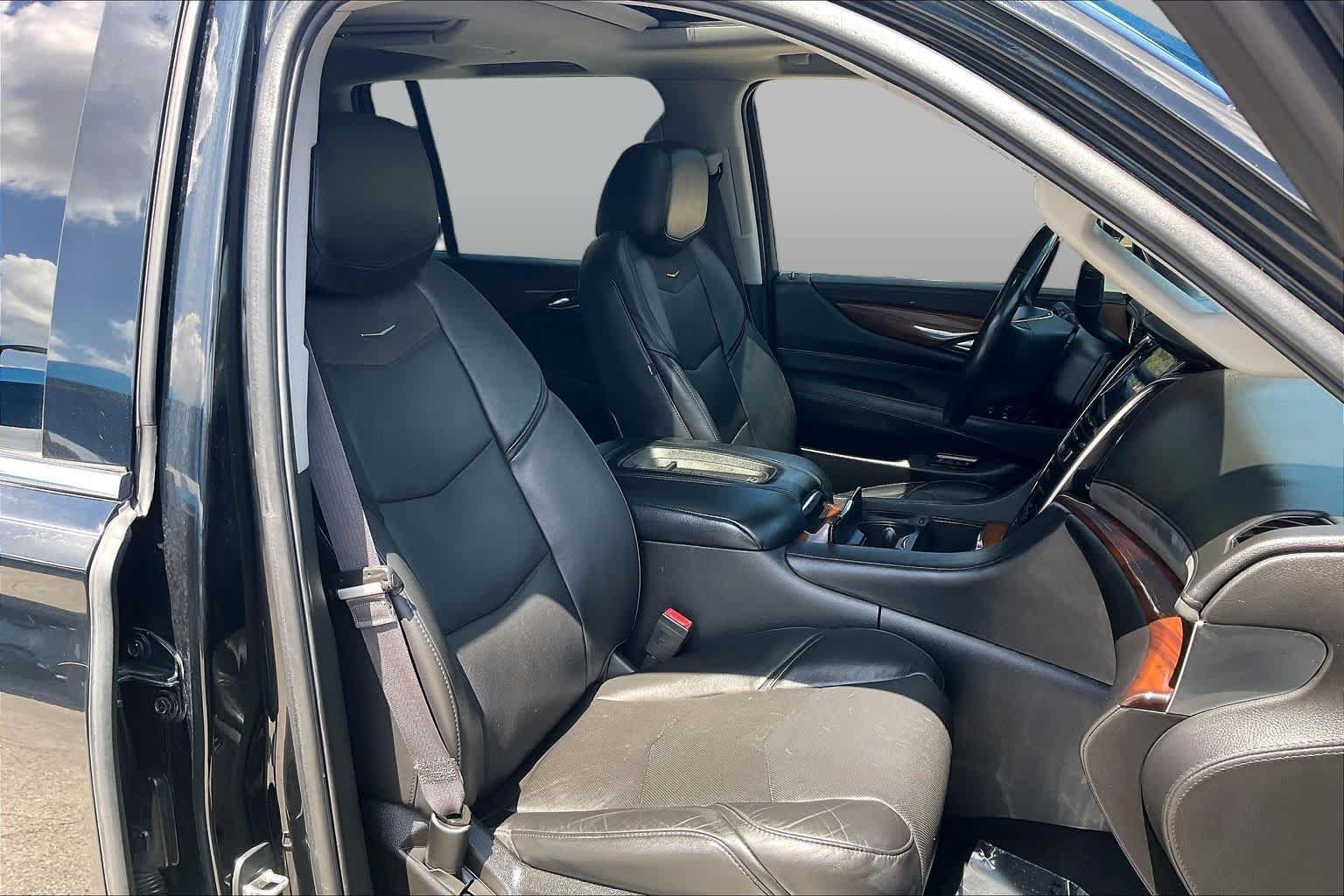 Used 2015 Cadillac Escalade ESV Luxury AWD/4WD image 8
