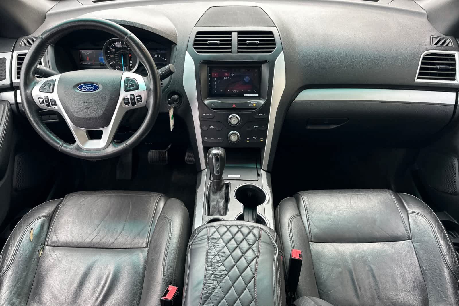 Used 2015 Ford Explorer XLT w/ Equipment Group 202B FWD image 3