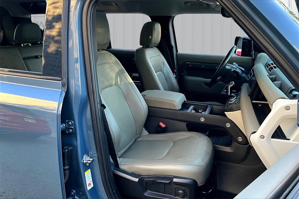 Used 2023 Land Rover Defender 110 S image 29