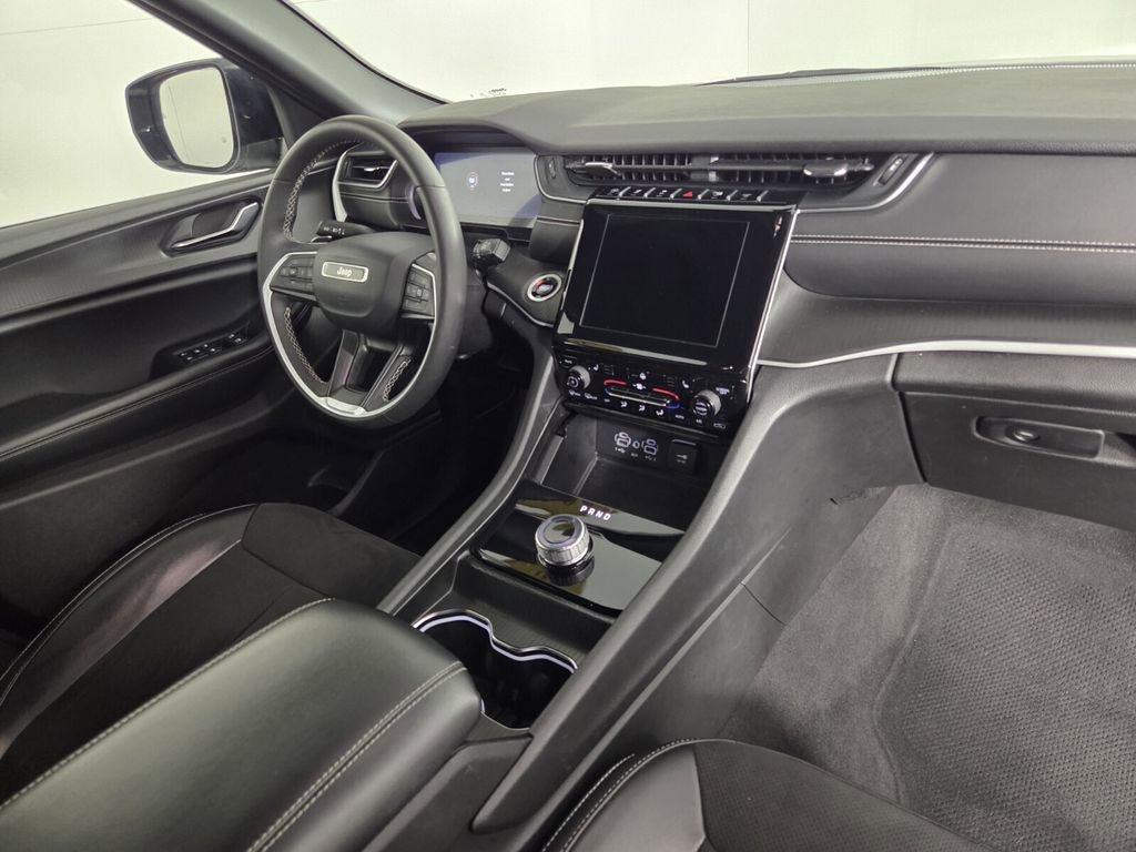 Certified 2024 Jeep Grand Cherokee Altitude image 33