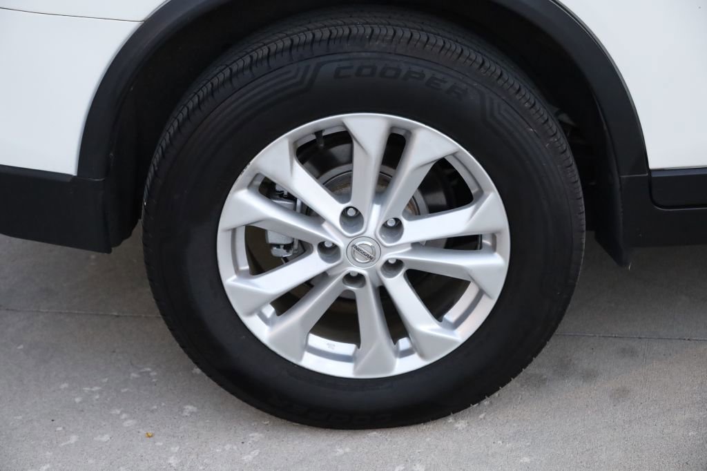 Used 2014 Nissan Rogue SV image 32