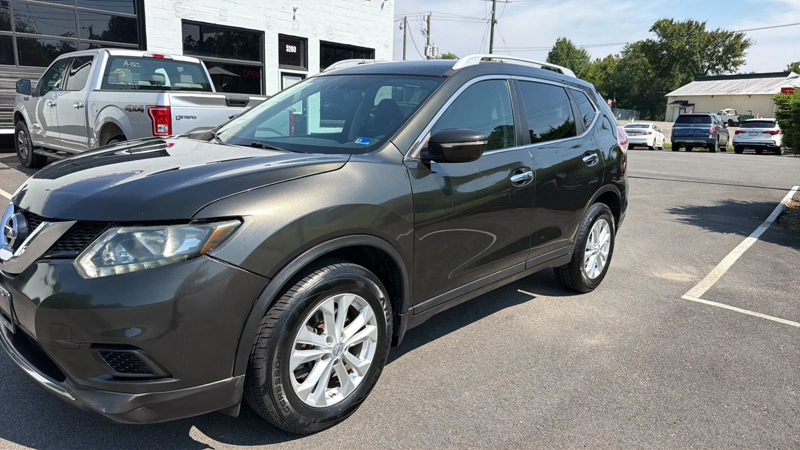 Used 2015 Nissan Rogue SV w/ SV Family Package AWD/4WD image 13