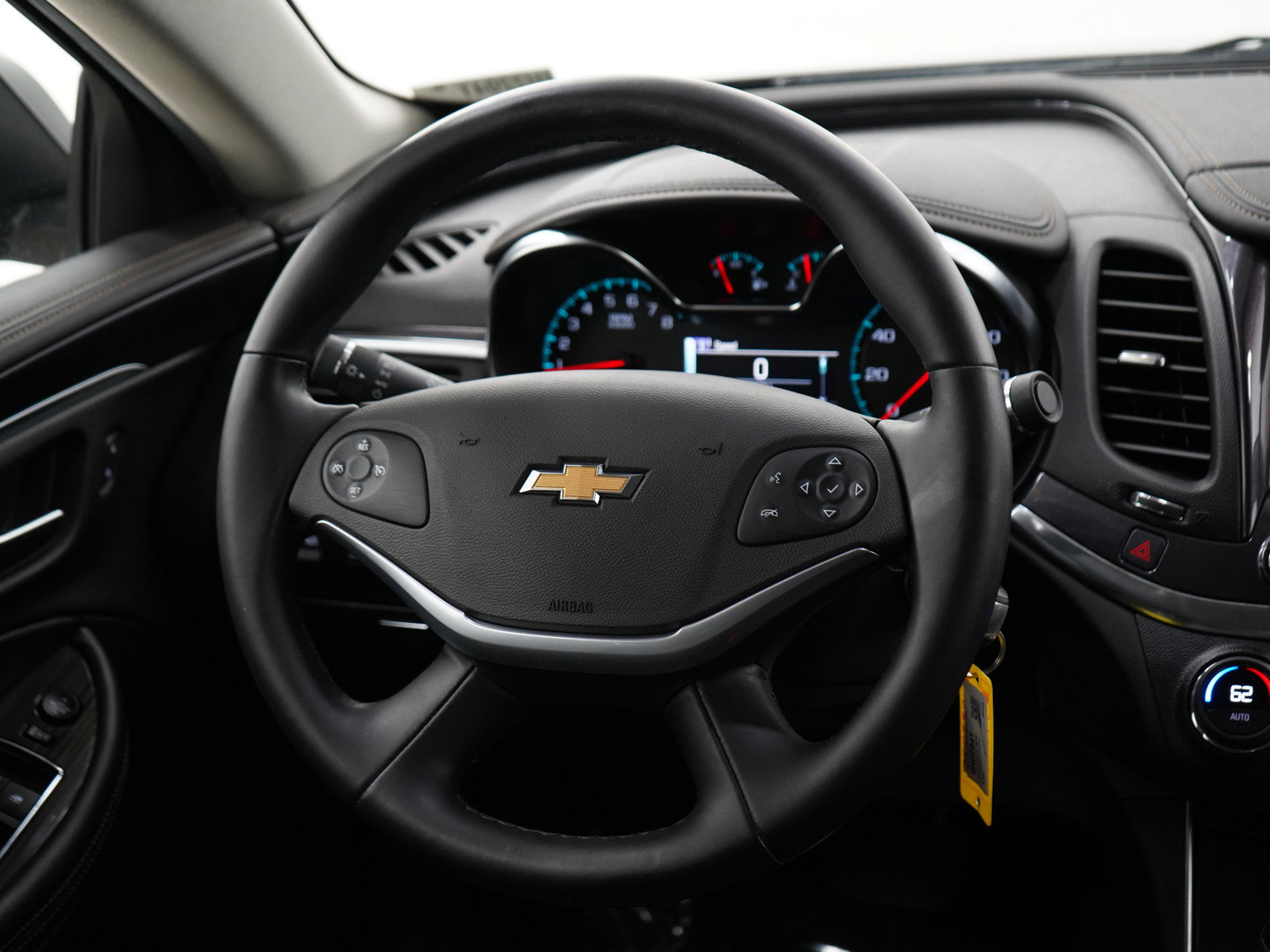 Used 2016 Chevrolet Impala LT w/ Convenience Package FWD image 14