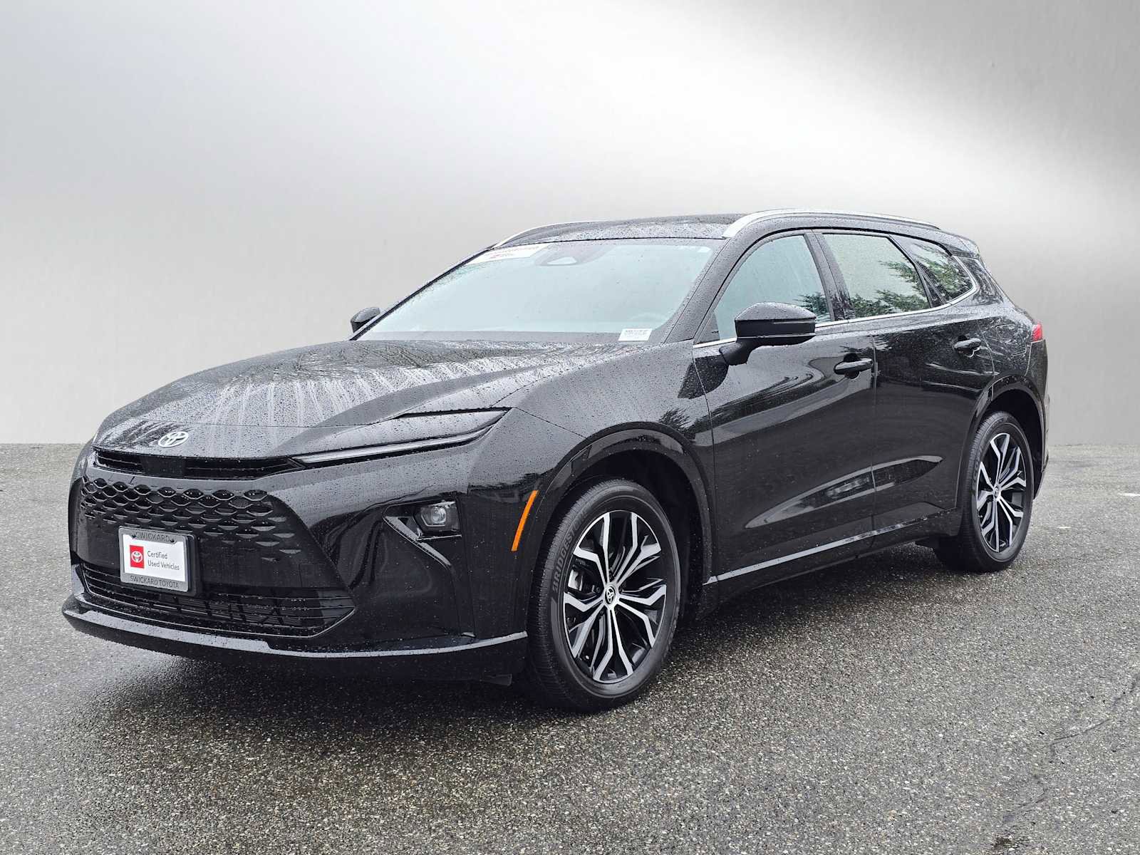 Used 2025 Toyota Crown Signia XLE image 3