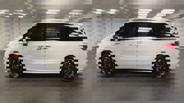 Used 2023 Honda Odyssey Elite image 5