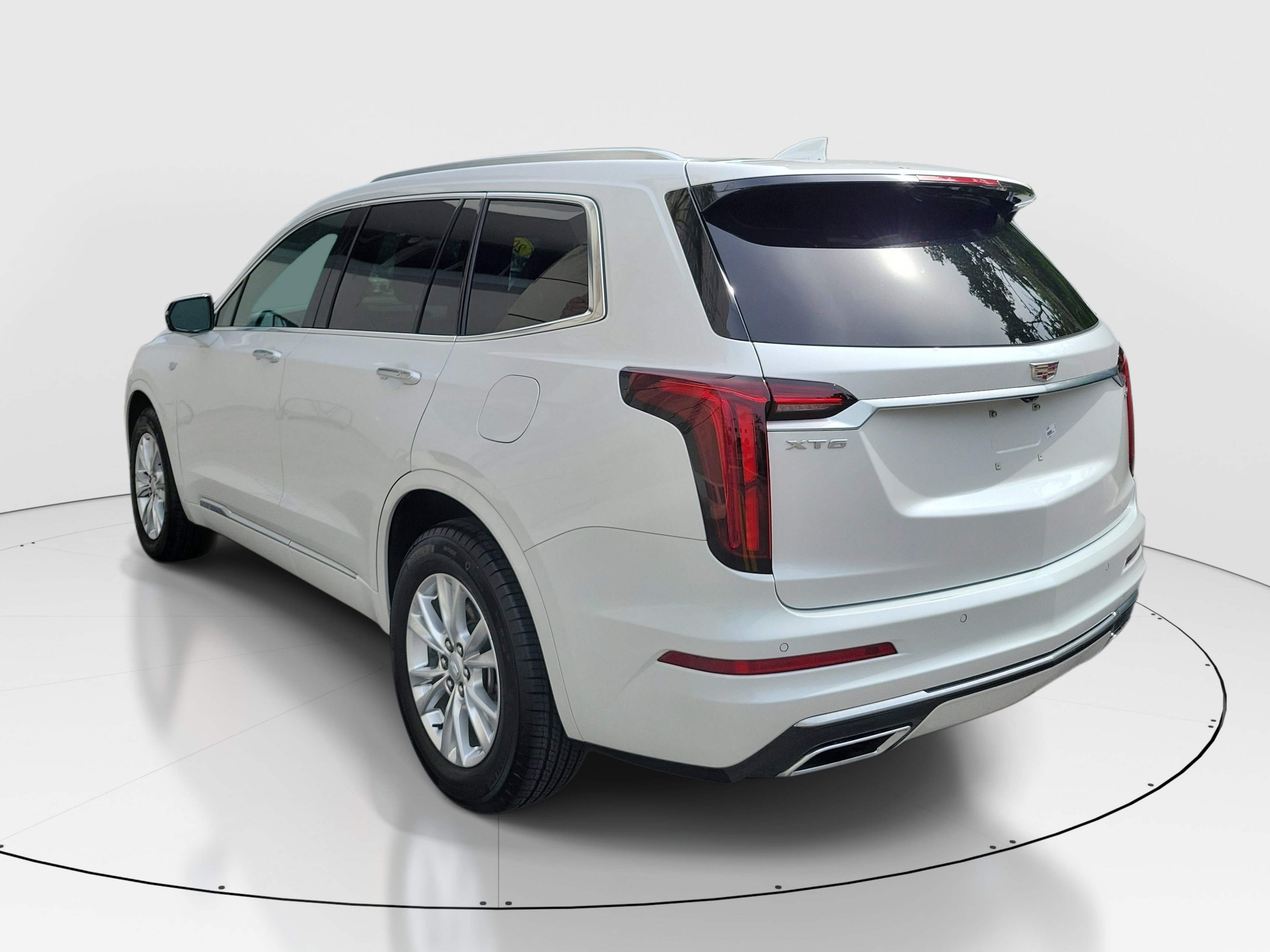 Used 2025 Cadillac XT6 Luxury FWD image 4