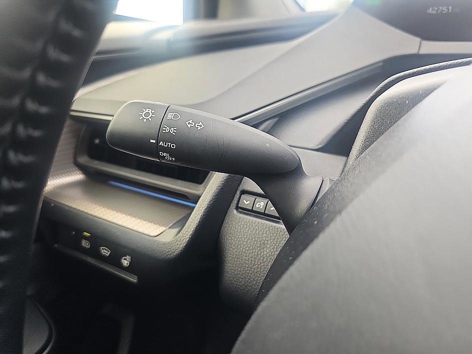 Used 2024 Toyota Prius XLE image 19