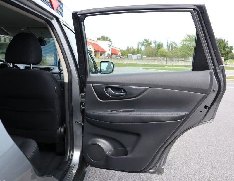 Used 2020 Nissan Rogue S image 19