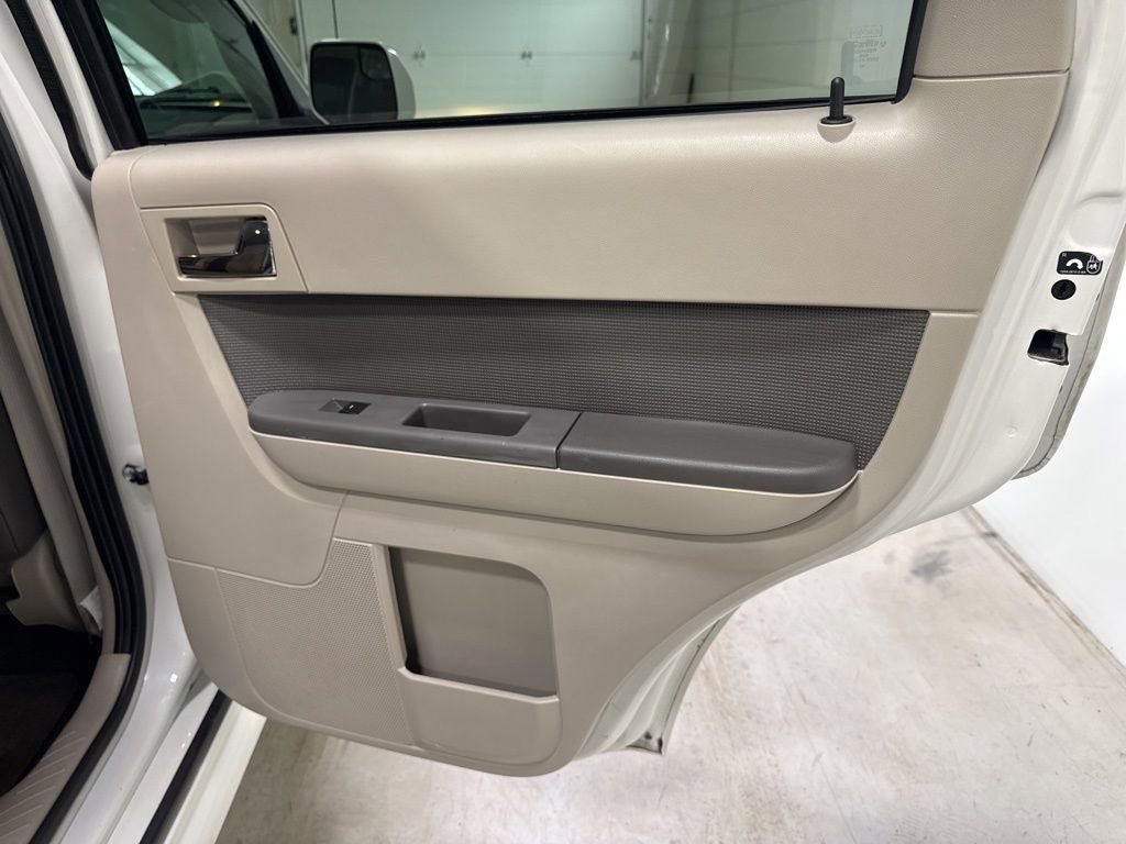 Used 2010 Mercury Mariner Premier image 37