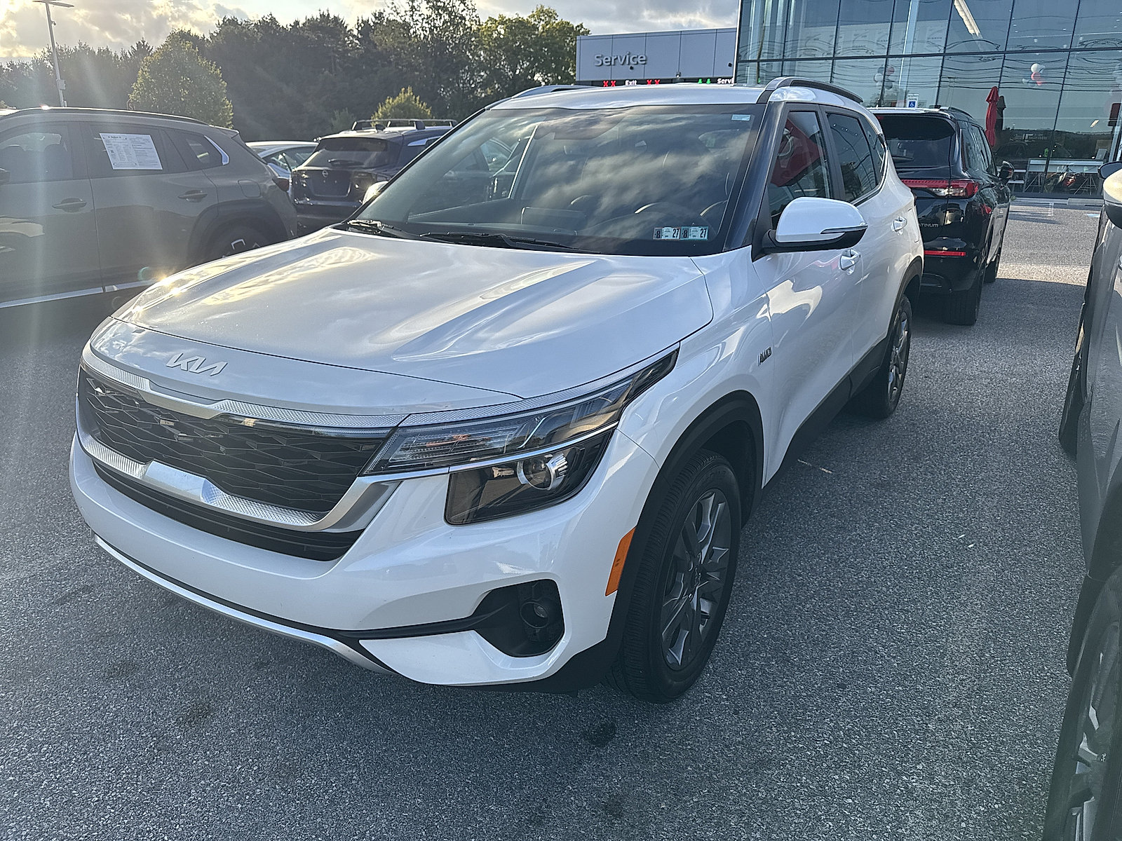 Used 2023 Kia Seltos S AWD/4WD image 3