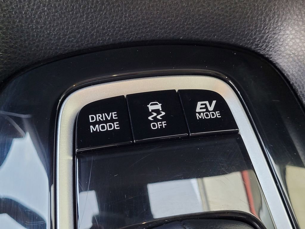 Used 2025 Toyota Corolla LE w/ Convenience Package image 20