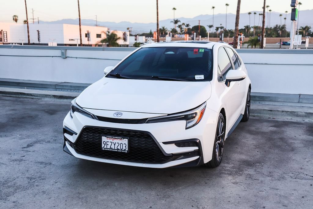Used 2023 Toyota Corolla SE w/ SE Premium Package FWD image 4