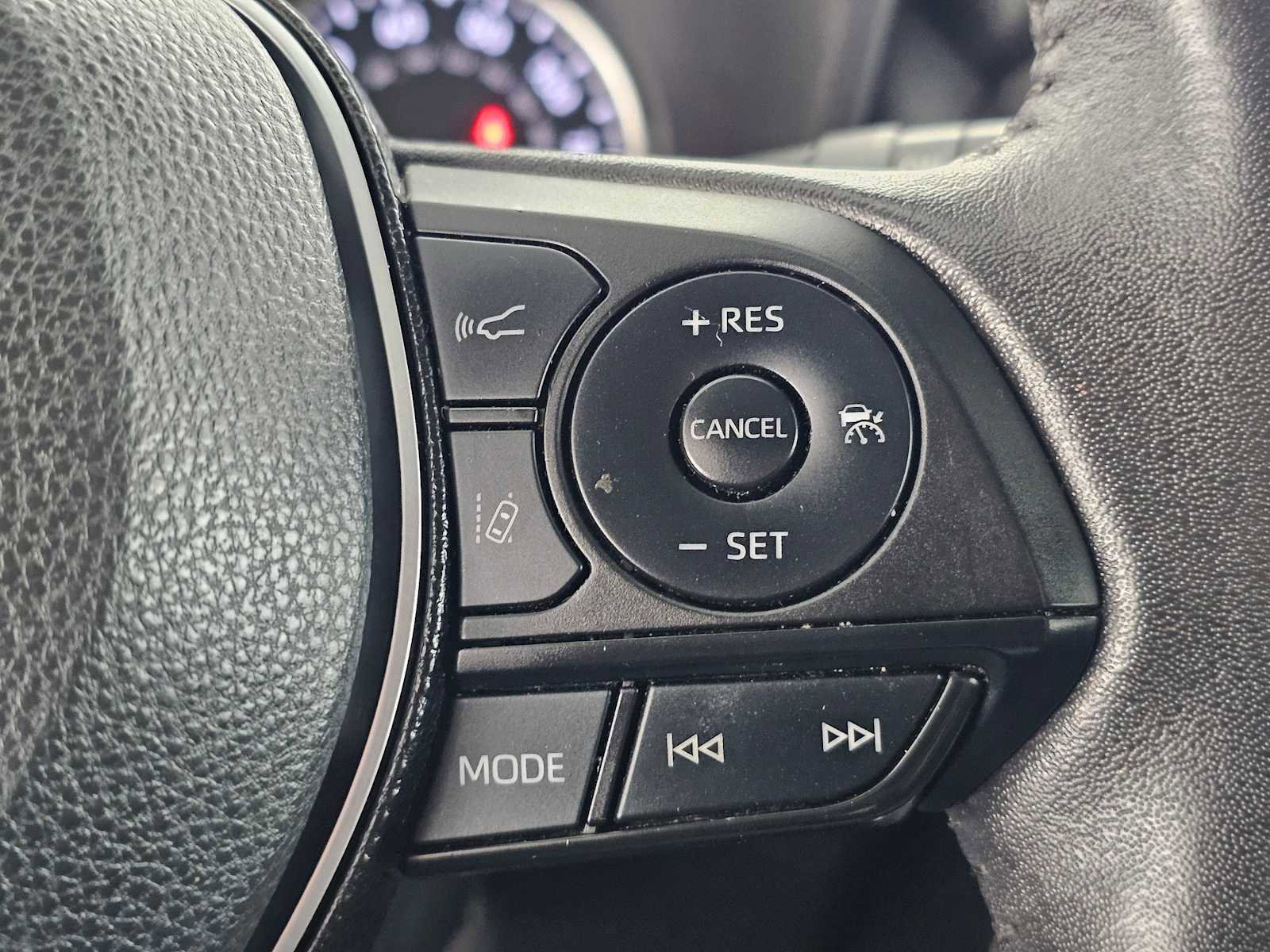 Used 2022 Toyota RAV4 XLE Premium image 28