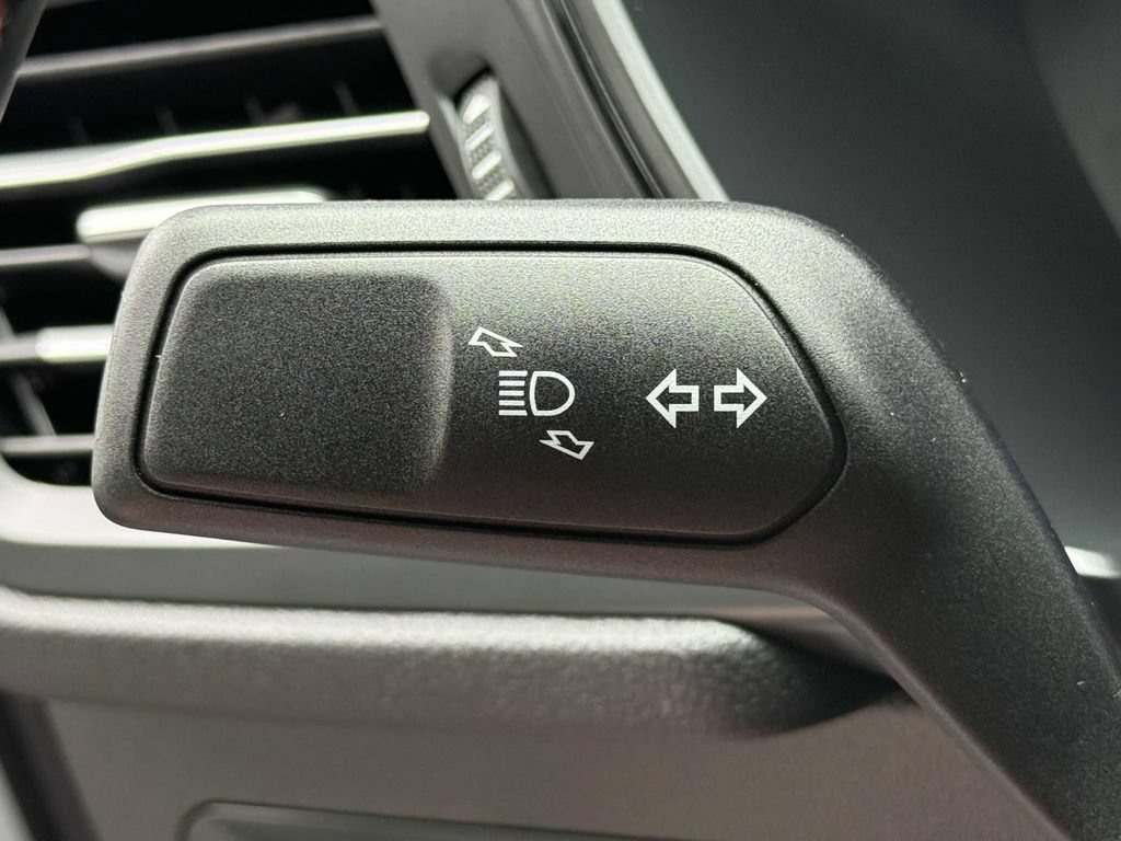 Used 2025 Ford Escape ST-Line AWD/4WD image 11