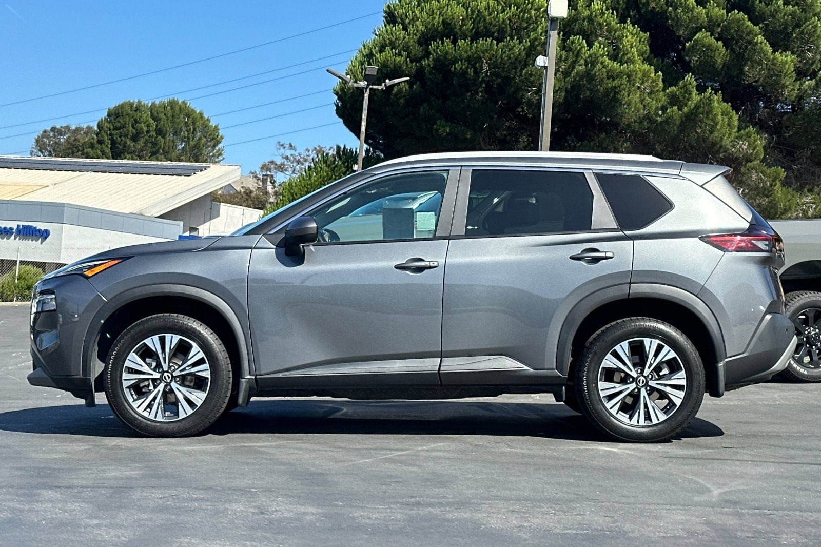 Used 2023 Nissan Rogue SV w/ SV Premium B Package FWD image 8