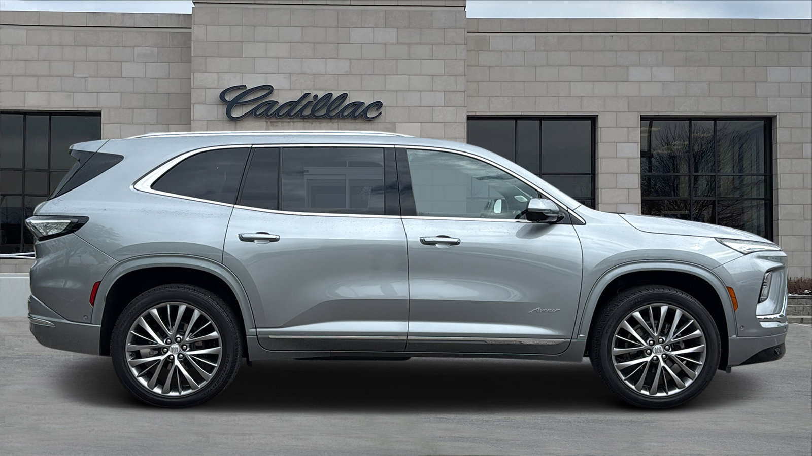 Used 2025 Buick Enclave Avenir w/ Super Cruise Package AWD/4WD image 2