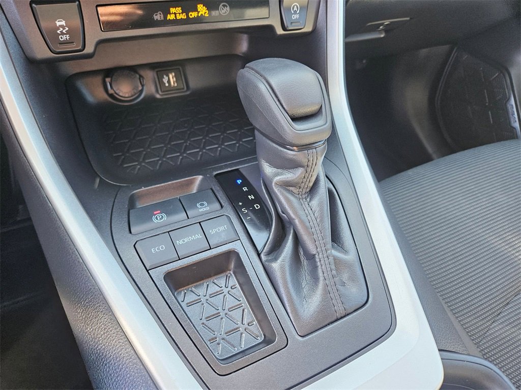 Used 2025 Toyota RAV4 LE image 29