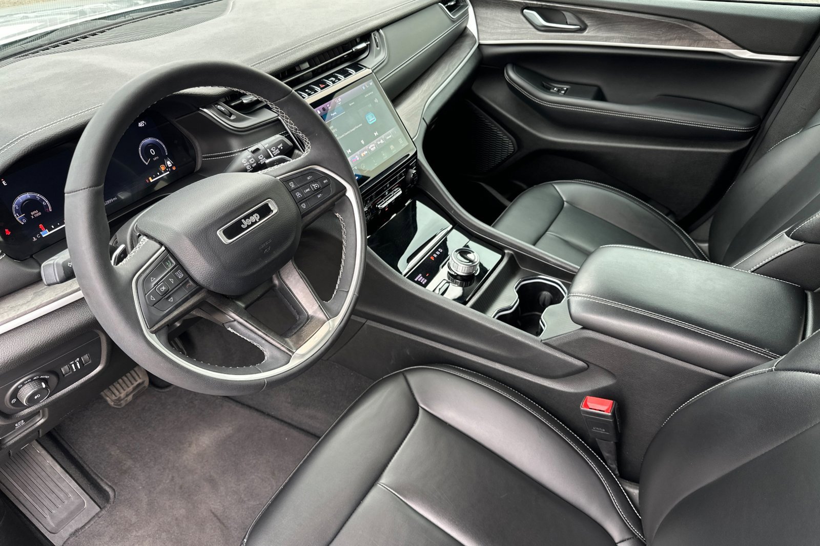 Used 2023 Jeep Grand Cherokee L Limited w/ Trailer Tow Group (B) image 9