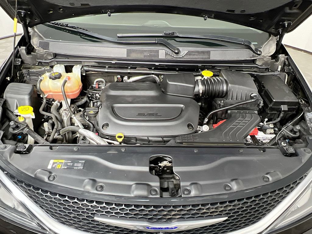 Used 2019 Chrysler Pacifica Touring-L w/ Advanced Safetytec Group FWD image 31