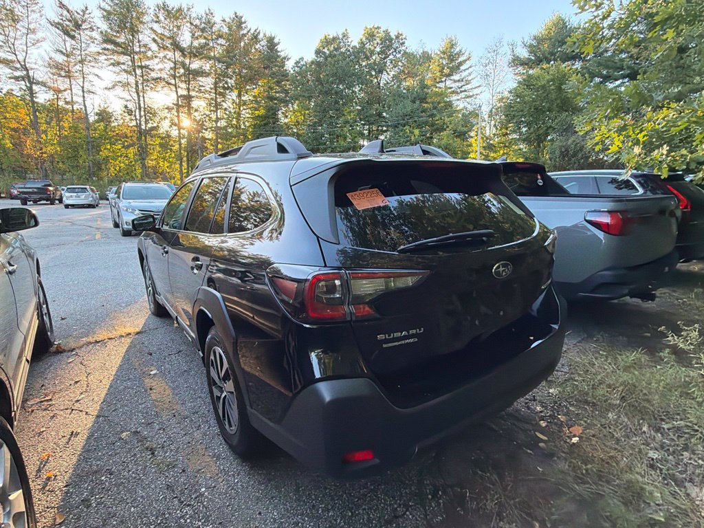 Used 2023 Subaru Outback Premium AWD/4WD image 2