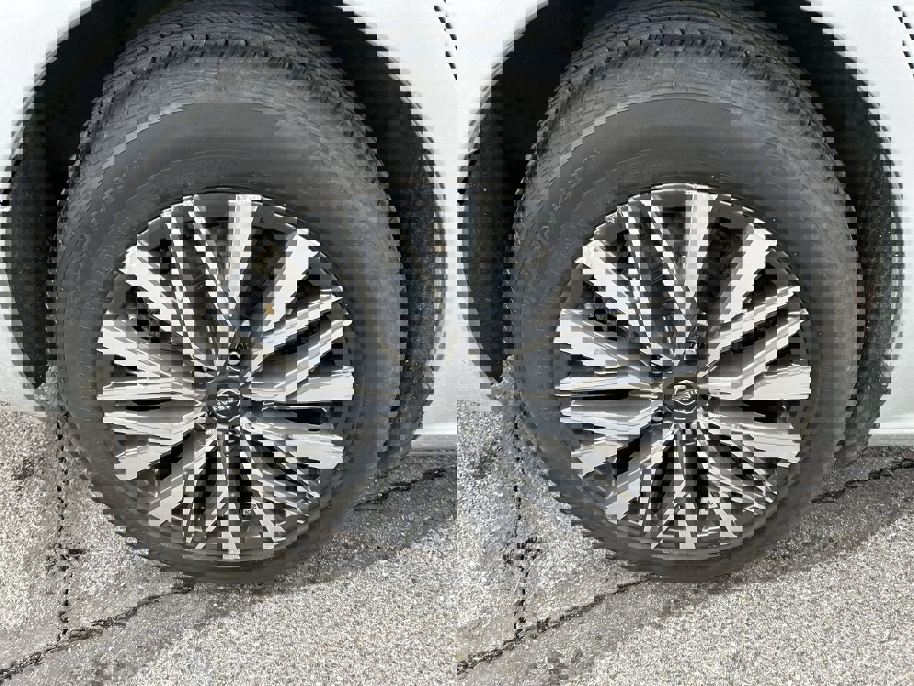 Used 2023 Nissan Altima 2.5 SV FWD image 9