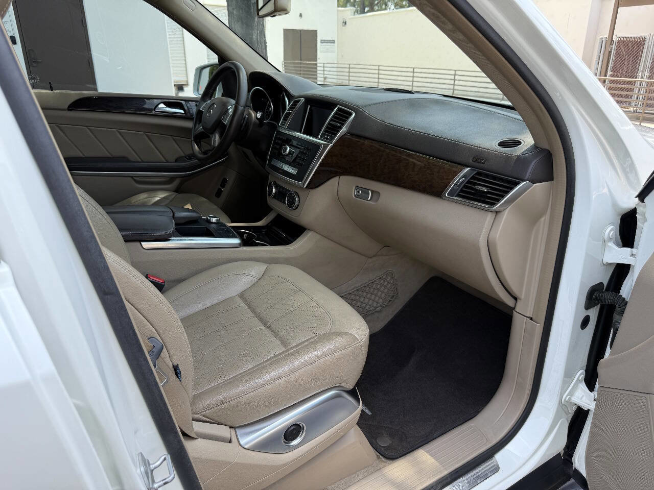 Used 2013 Mercedes-Benz GL 450 GL 450 4MATIC AWD 4dr SUV image 11