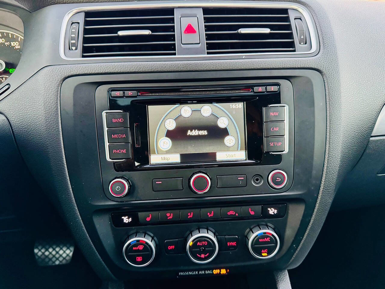 Used 2014 Volkswagen Jetta SE image 9