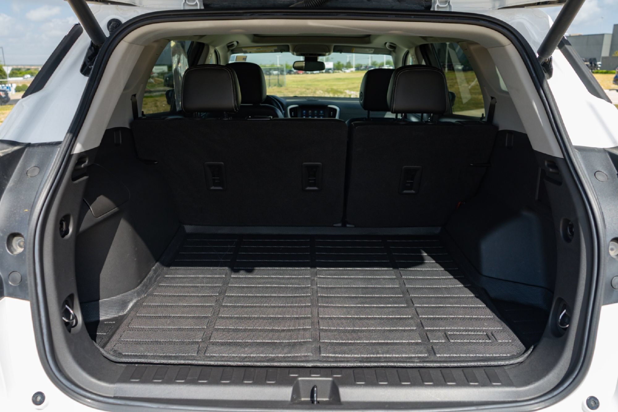Used 2022 GMC Terrain SLT w/ Infotainment Package II AWD/4WD image 25