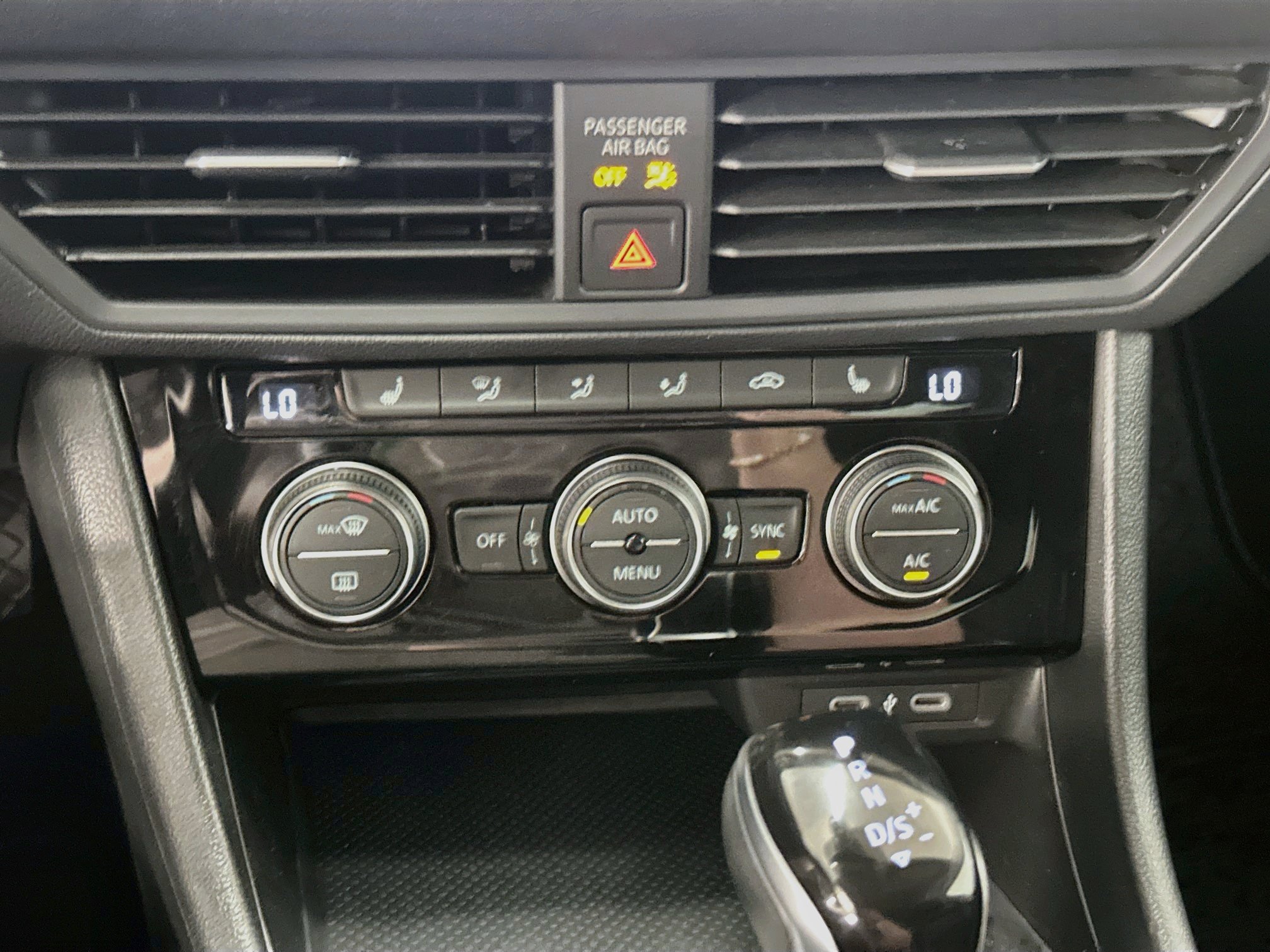 Used 2024 Volkswagen Jetta SE FWD image 23