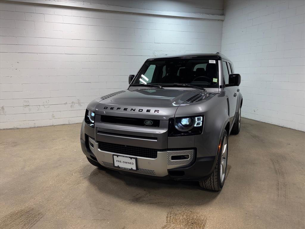 Used 2023 Land Rover Defender 130 SE image 2