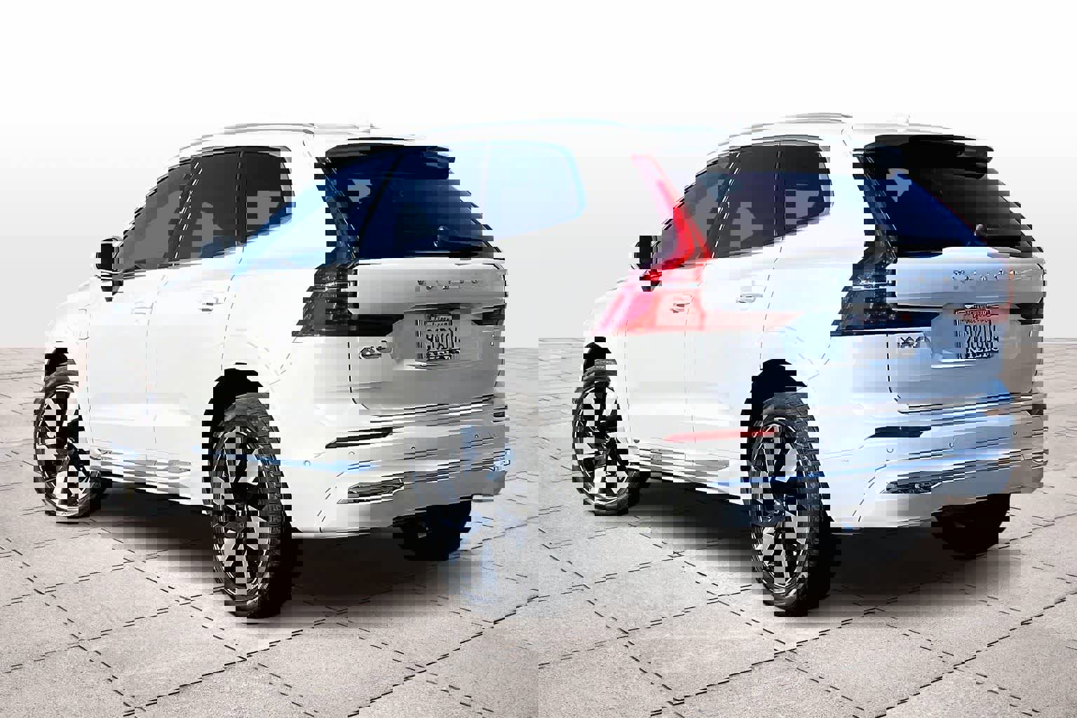 Used 2023 Volvo XC60 T8 Plus image 15