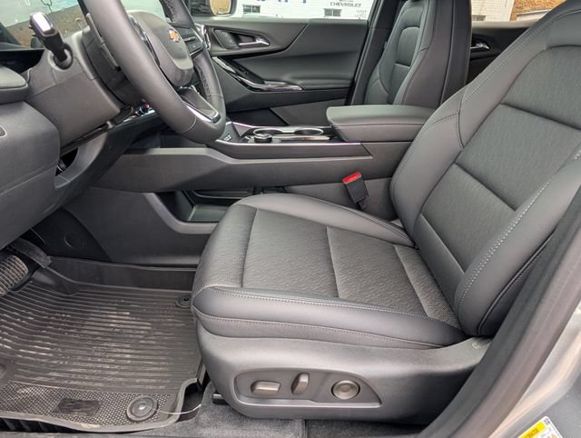 New 2026 Chevrolet Equinox LT w/ Convenience Package II FWD image 9