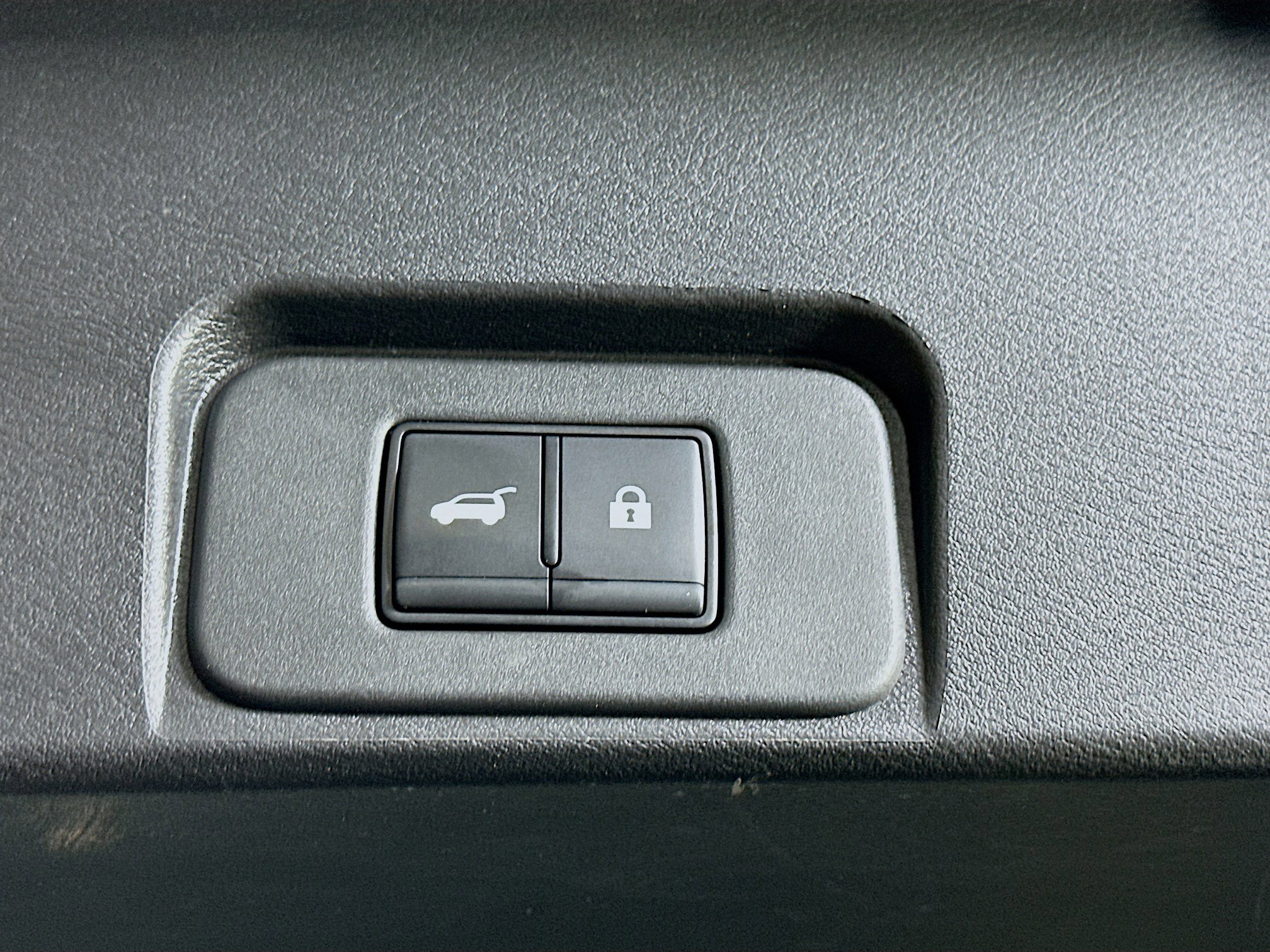 Used 2025 Nissan Rogue SV image 27