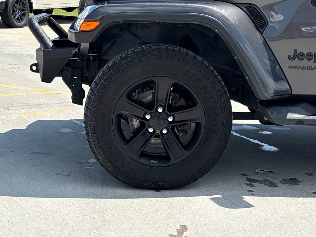 Used 2022 Jeep Wrangler Unlimited Sahara AWD/4WD image 13