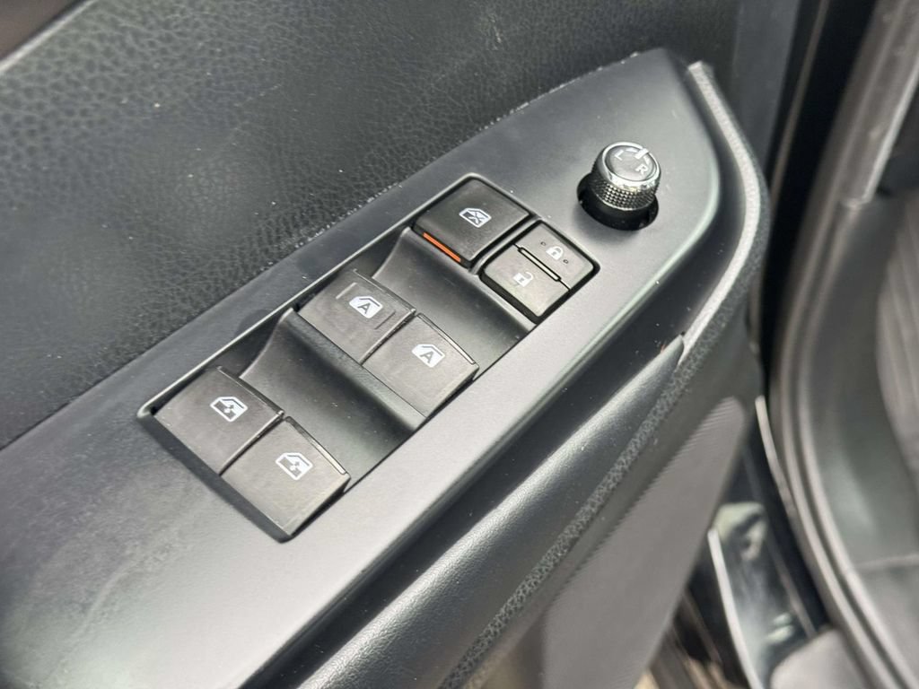 Used 2019 Toyota Highlander XLE AWD/4WD image 16