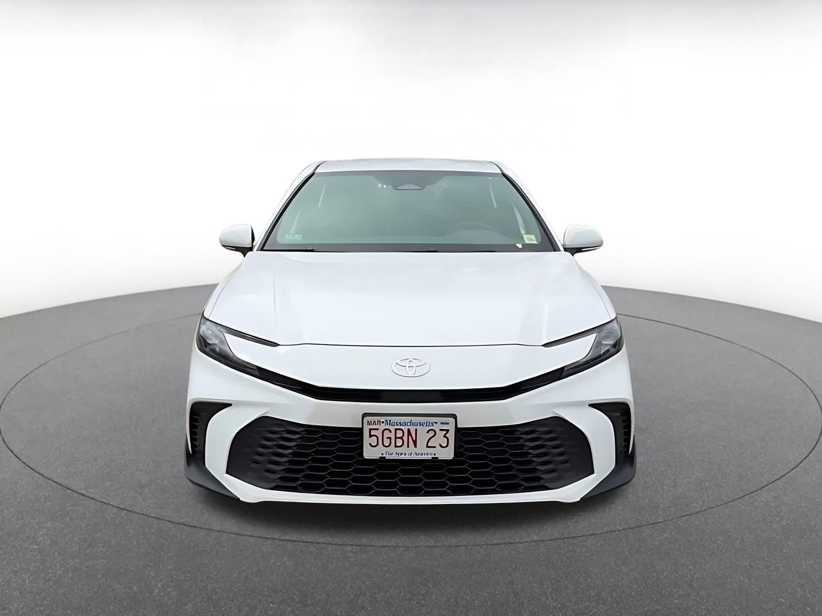 Used 2025 Toyota Camry SE FWD image 4