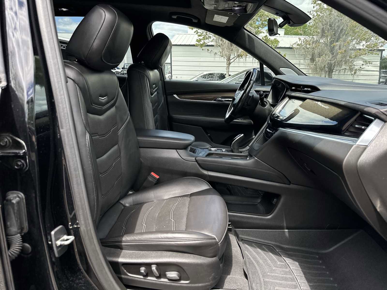 Used 2020 Cadillac XT6 Premium Luxury w/ Platinum Package image 19