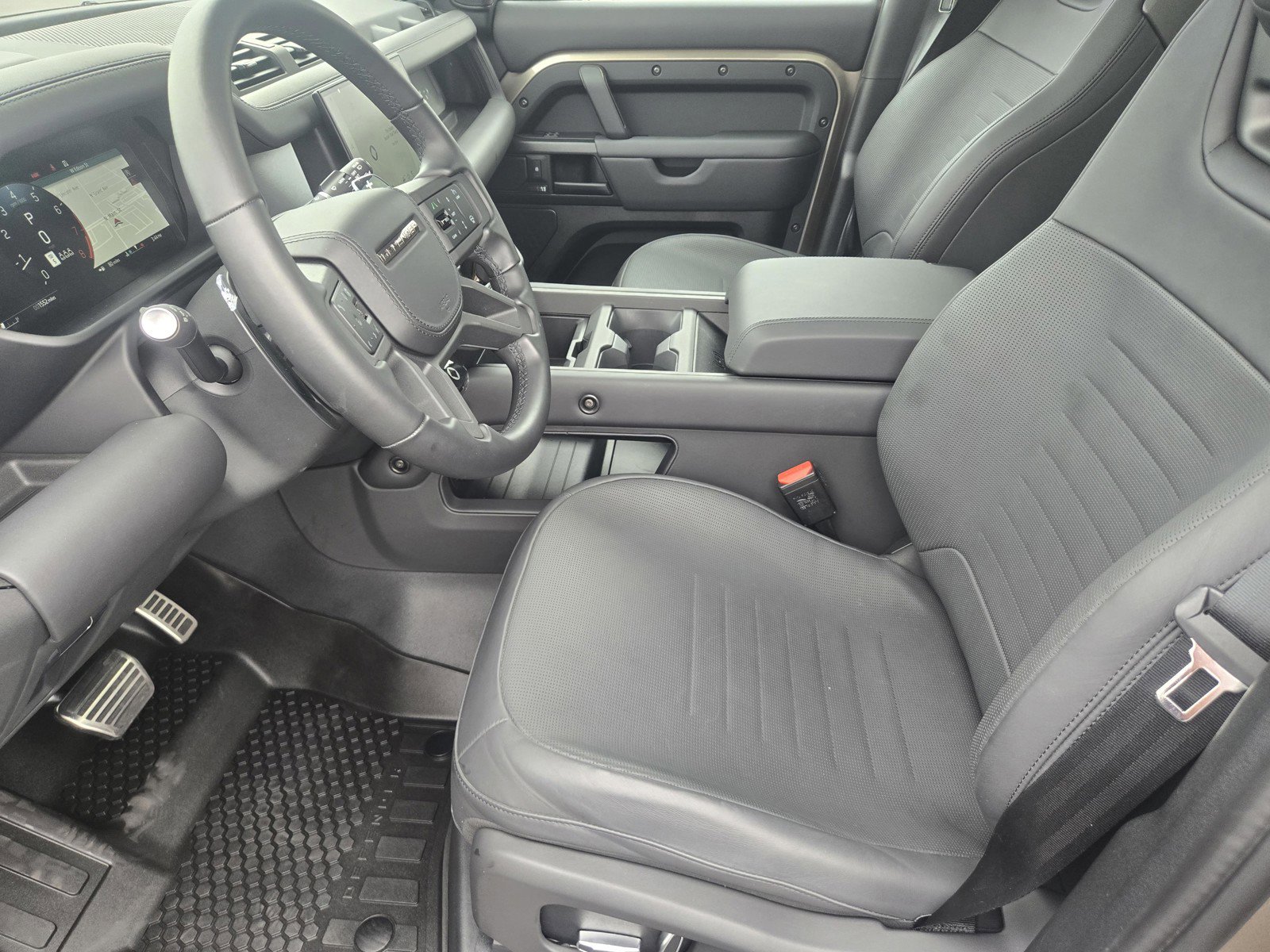 Used 2025 Land Rover Defender 110 image 12